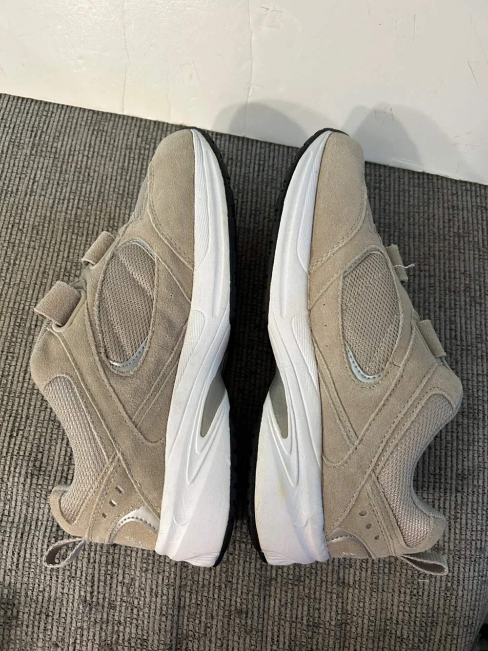 MacGregor athletic sneakers hook-and-loop closure tan leather and mesh 11W